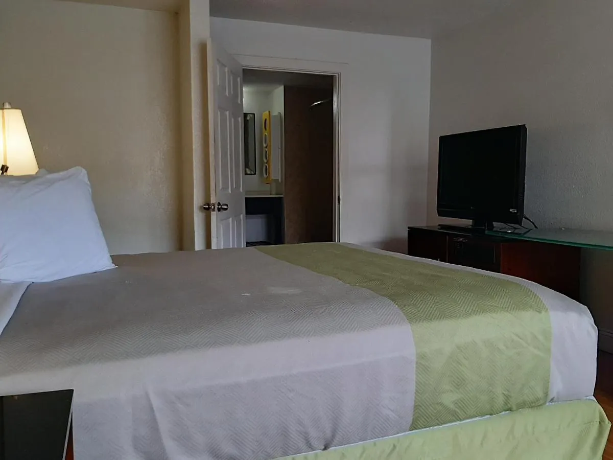 שרלוט Econo Lodge Airport Near Billy Graham Parkway מלון