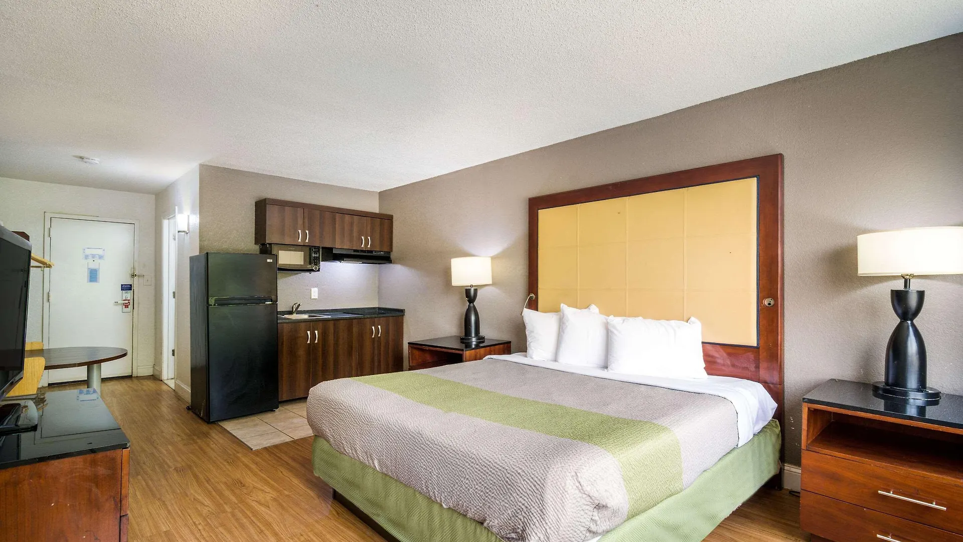 שרלוט Econo Lodge Airport Near Billy Graham Parkway 2*,  ארצות הברית