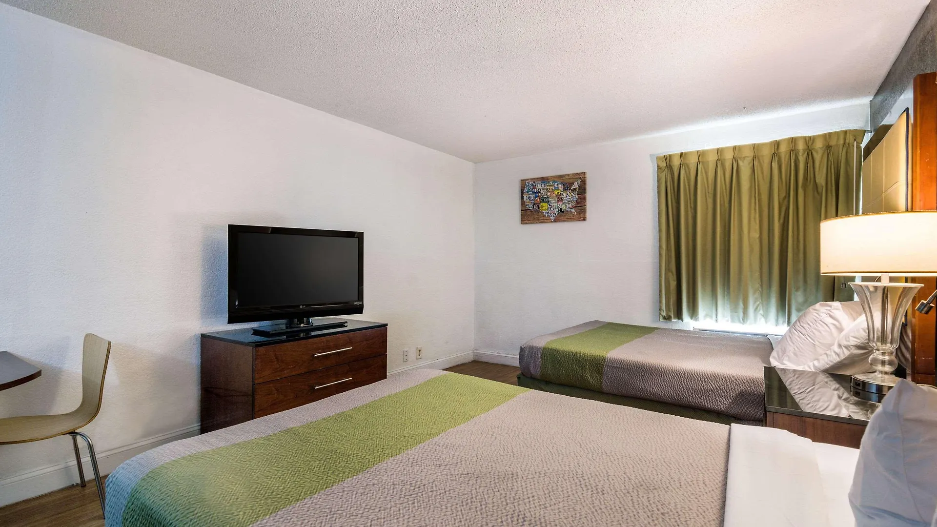 שרלוט Econo Lodge Airport Near Billy Graham Parkway מלון