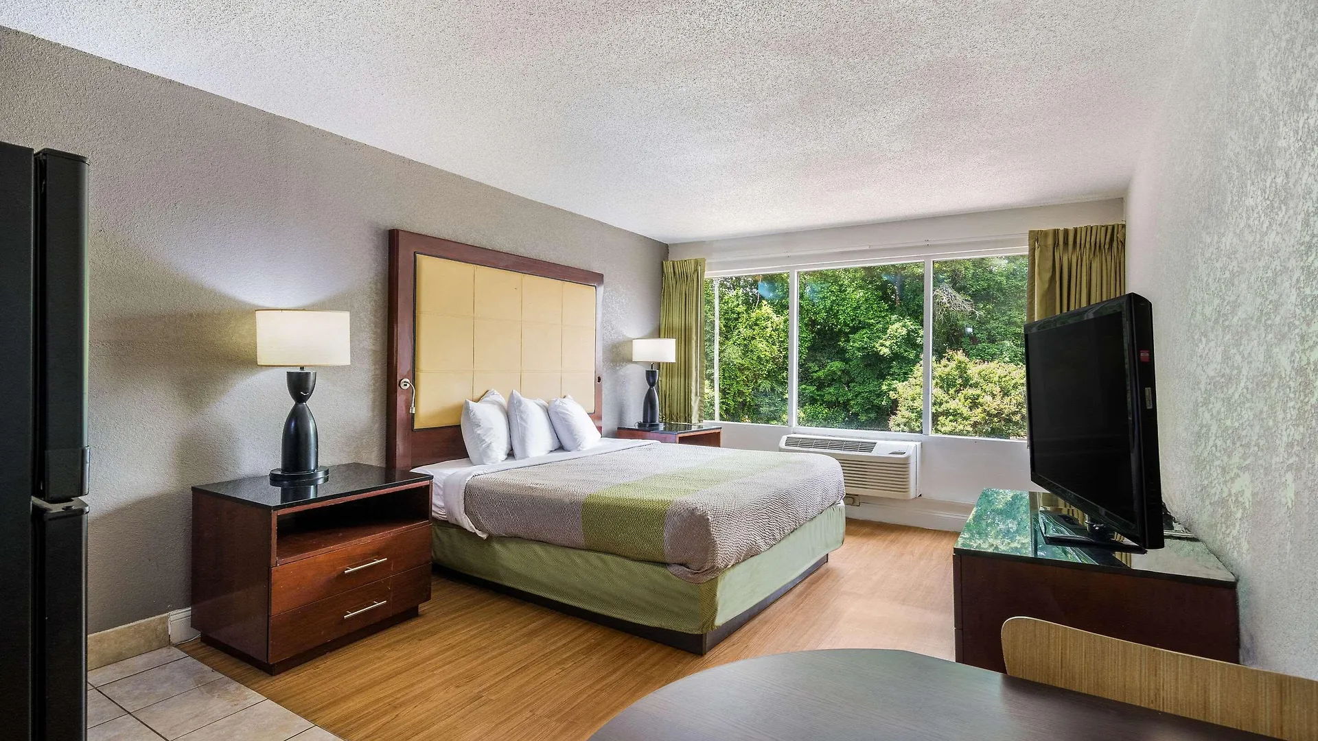שרלוט Econo Lodge Airport Near Billy Graham Parkway מלון