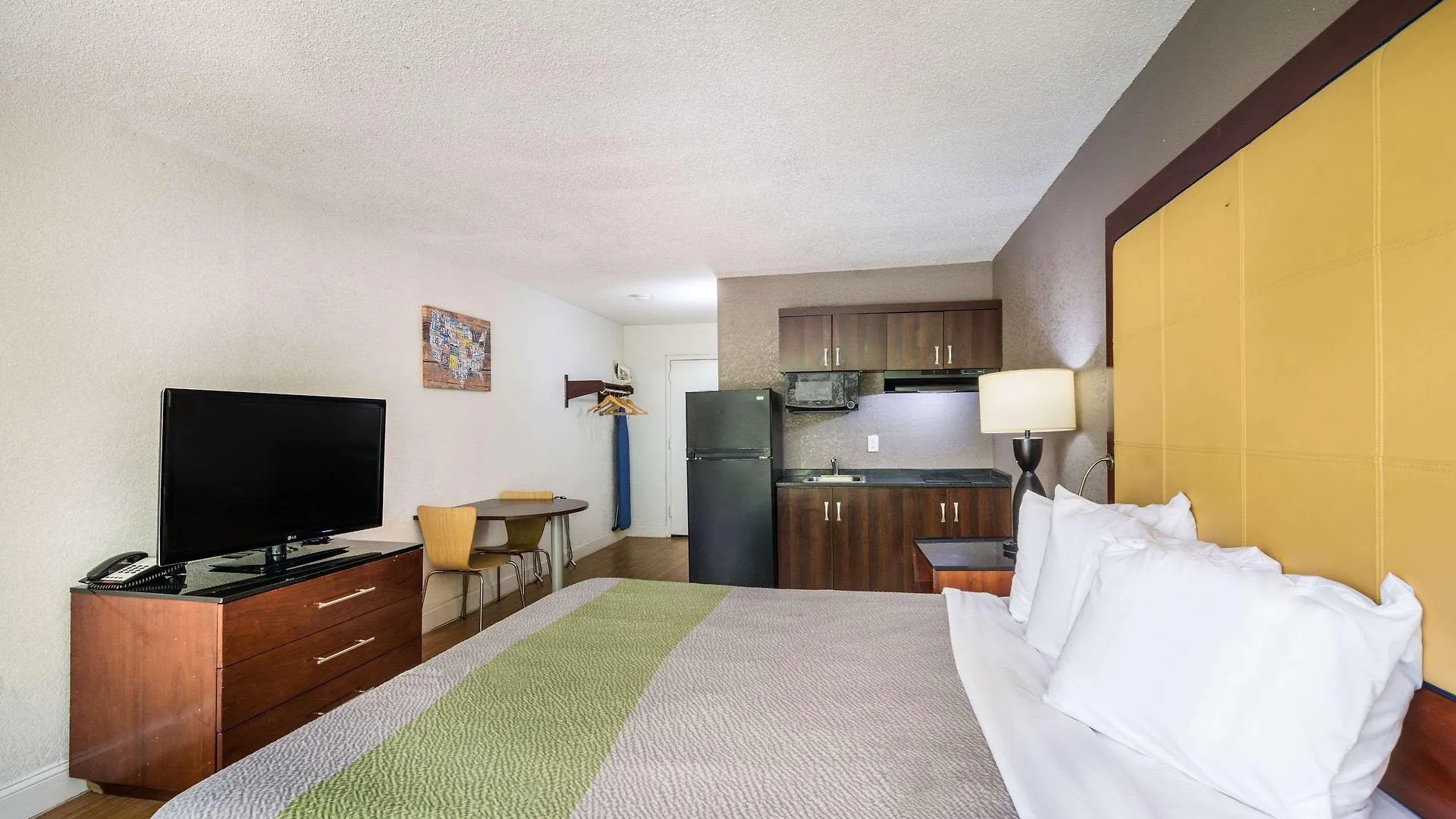 שרלוט Econo Lodge Airport Near Billy Graham Parkway מלון